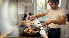 Rindfleisch mit Zucchini und Kirschtomaten in 5 Minuten: die schnelle Pfanne mit Wow-Effekt