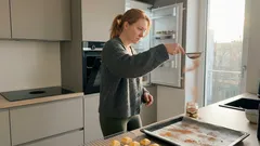 Schnelles Blätterteig-Dessert im Glas mit Schmand: fertig in 25 Minuten