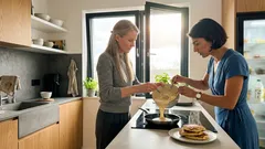 Fluffige Käse-Pfannkuchen mit Kefir: blitzschnelles Blinis-Rezept in 15 Minuten